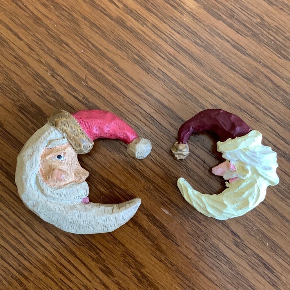‎2 half moon Santa head brooch pins